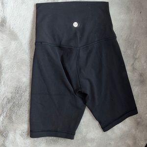 Wunder Train High-Rise Short 8"